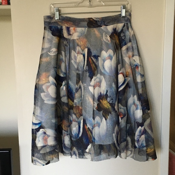 Mine Korea. Mesh overlay flare skirt medium - Picture 1 of 4